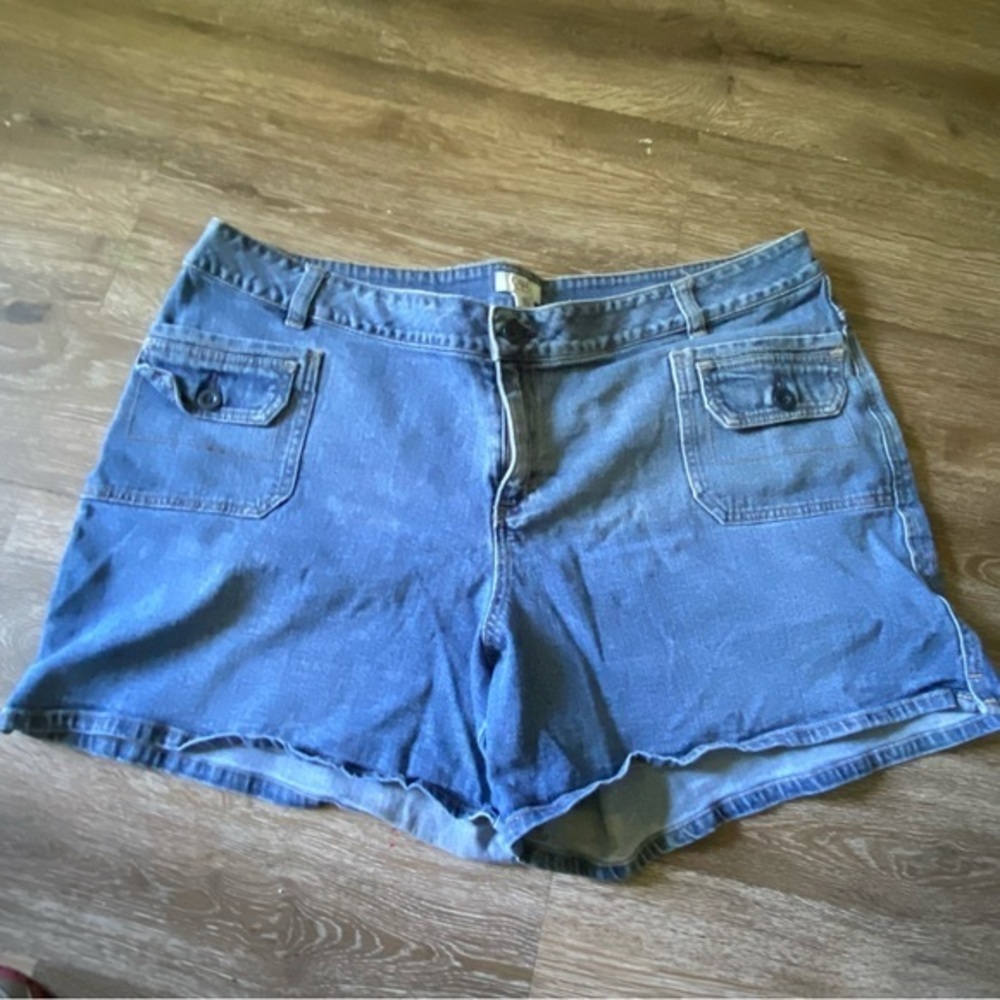 Cato Shorts Women’s Size 24W‎ Denim Blue Missing Back Pocket Button
